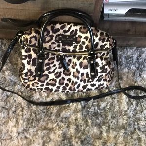 Kate Spade New York Small Leslie leopard print
